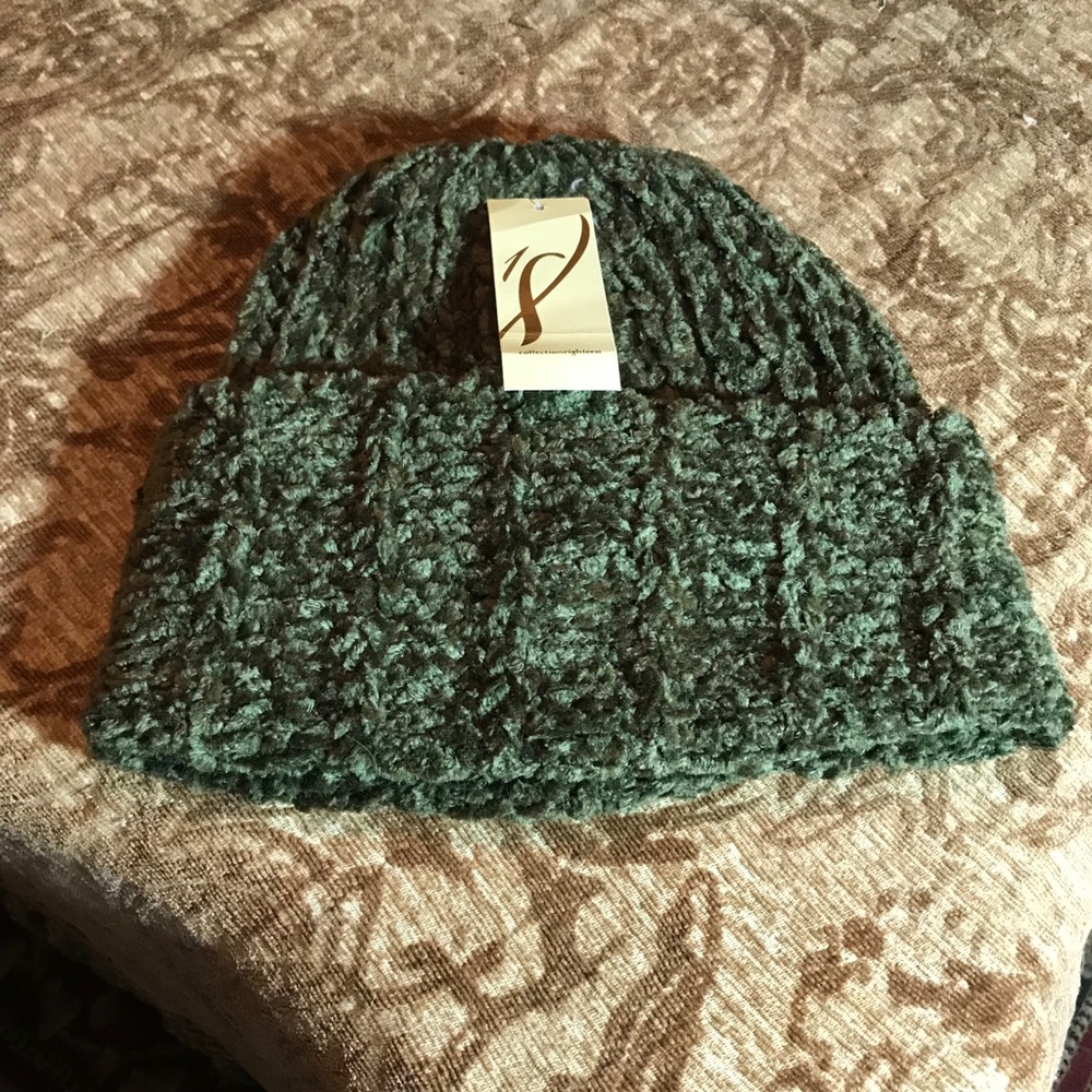ITALIAN WOOL BEANIE/HAT GORGEOUS & WARM. VERY CUTE